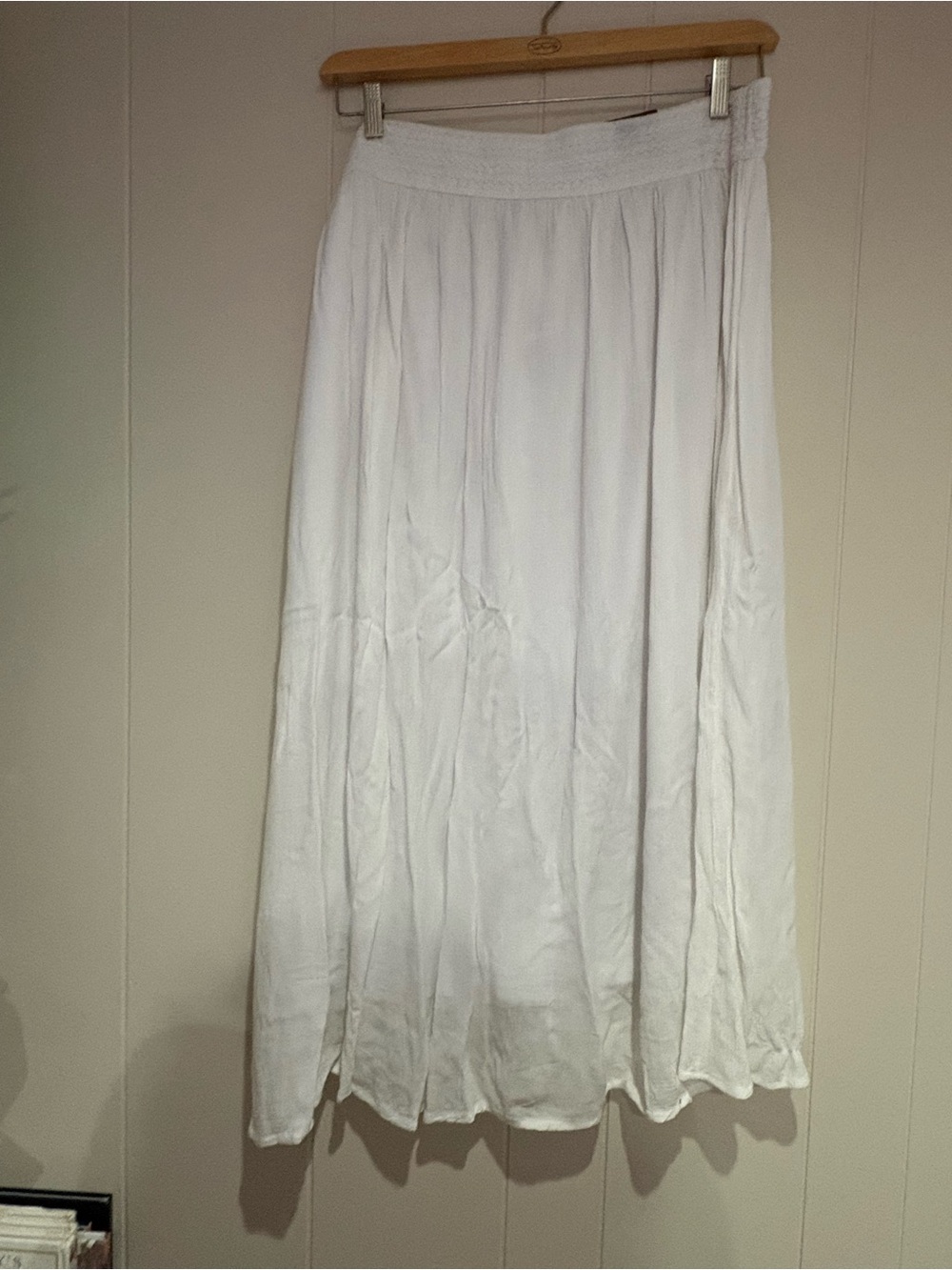 NWT Avenue white crinkle skirt 2X 18 20
